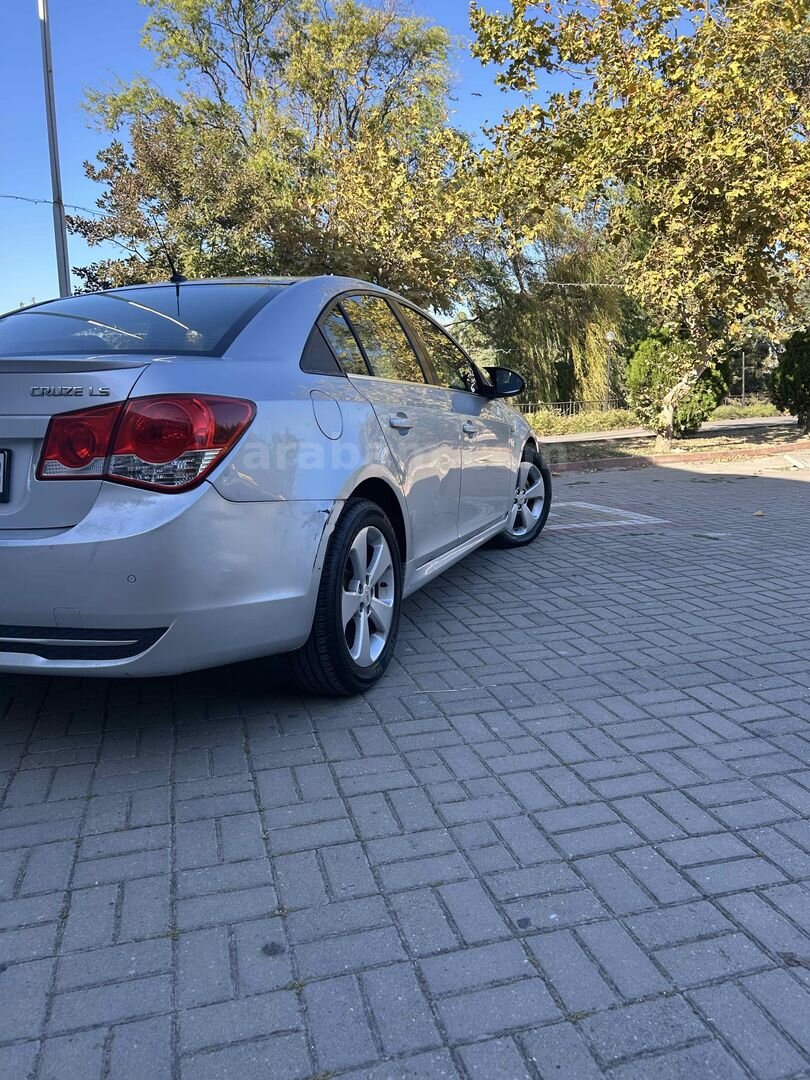 Sahibinden Chevrolet Cruze 1.6 Design Edition Plus 2011 Model 130.000 km Gri 4