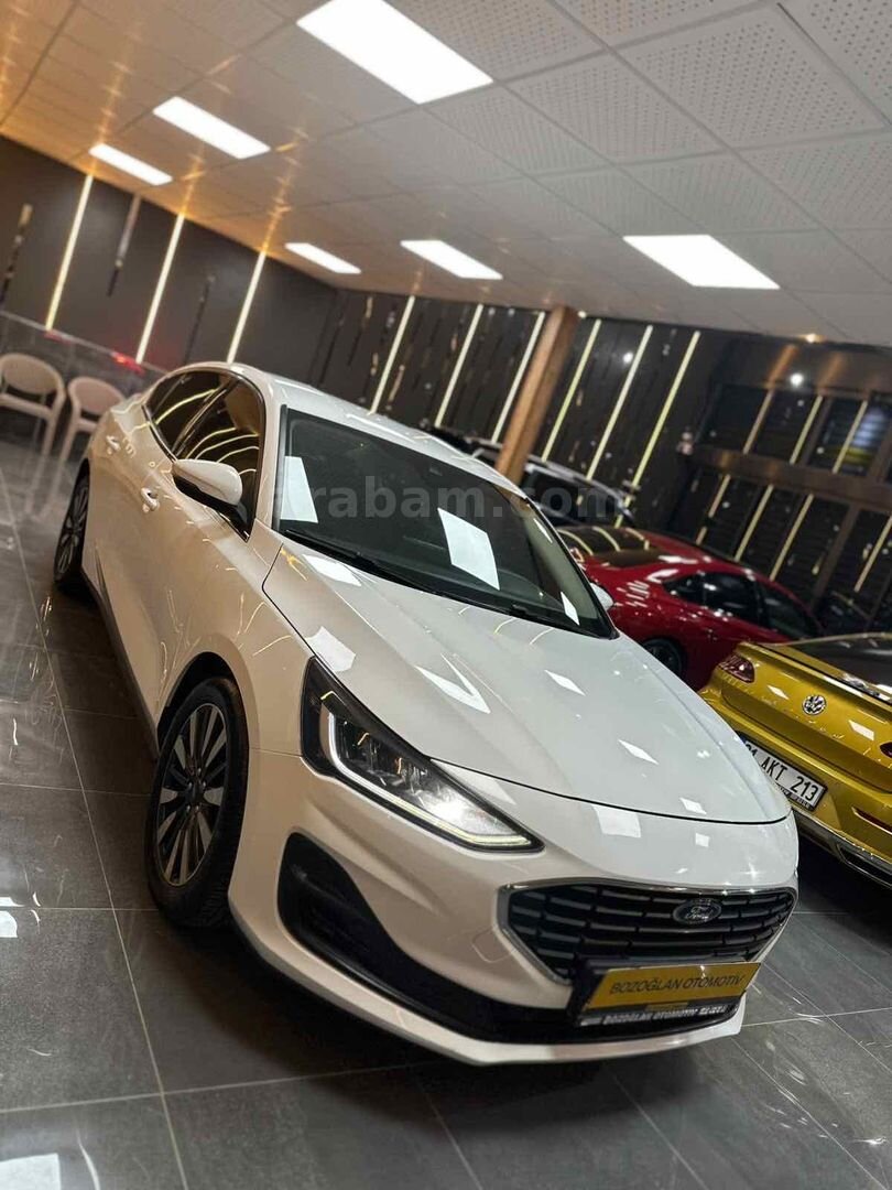Galeriden Ford Focus 1.5 TDCi Titanium 2023 Model Adana 177.000 km Beyaz 3