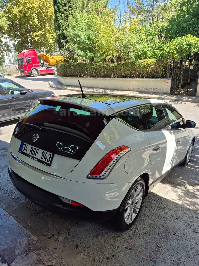 Sahibinden Lancia Delta 1.6 MJet 2011 Model İstanbul 230.000 km Beyaz 3
