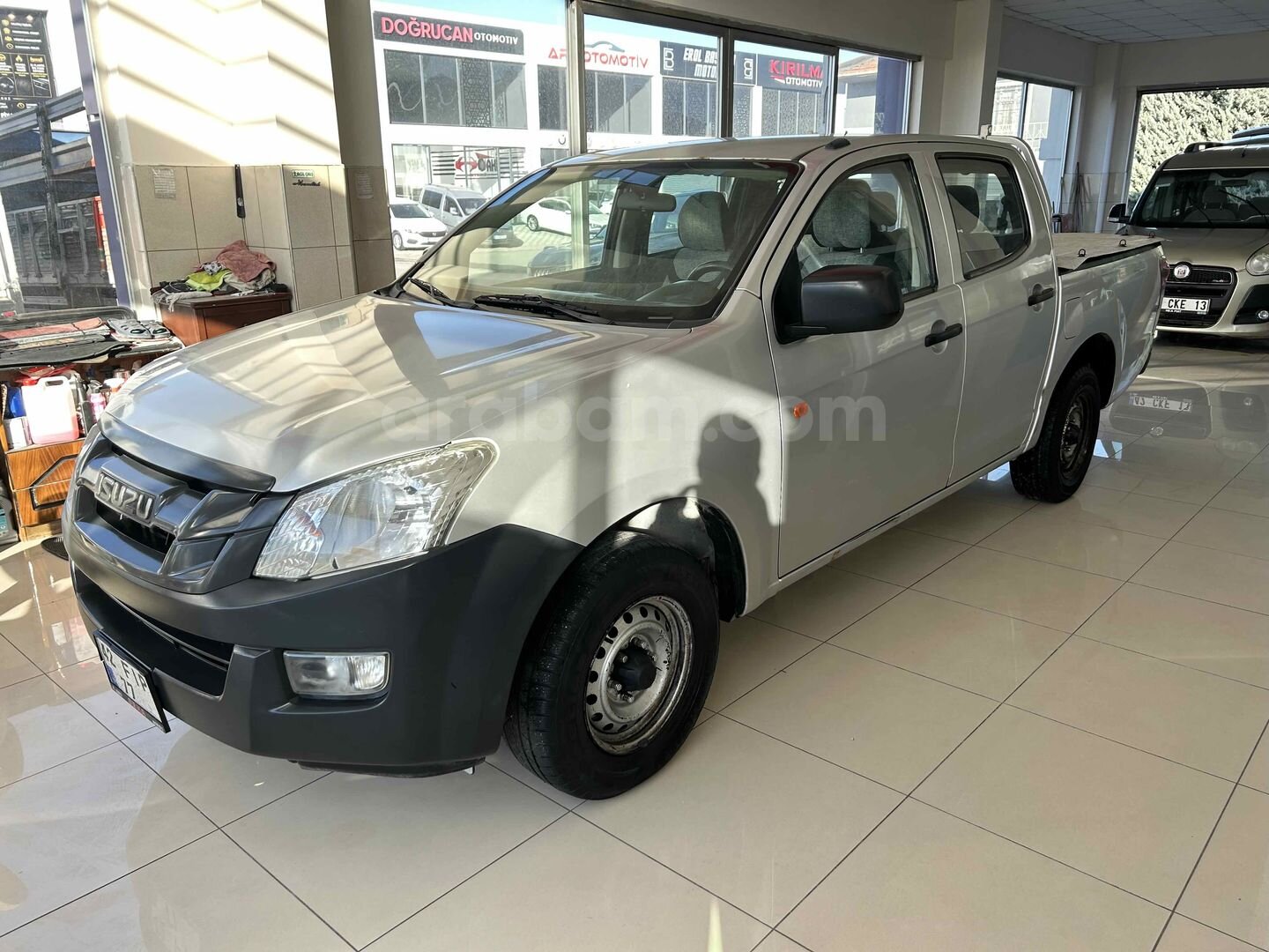 Galeriden Isuzu D-Max 2.5 4x2 2016 Model 7 adet 2011 3 adet 2013 2 adet 2016 2adetvar Konya 2