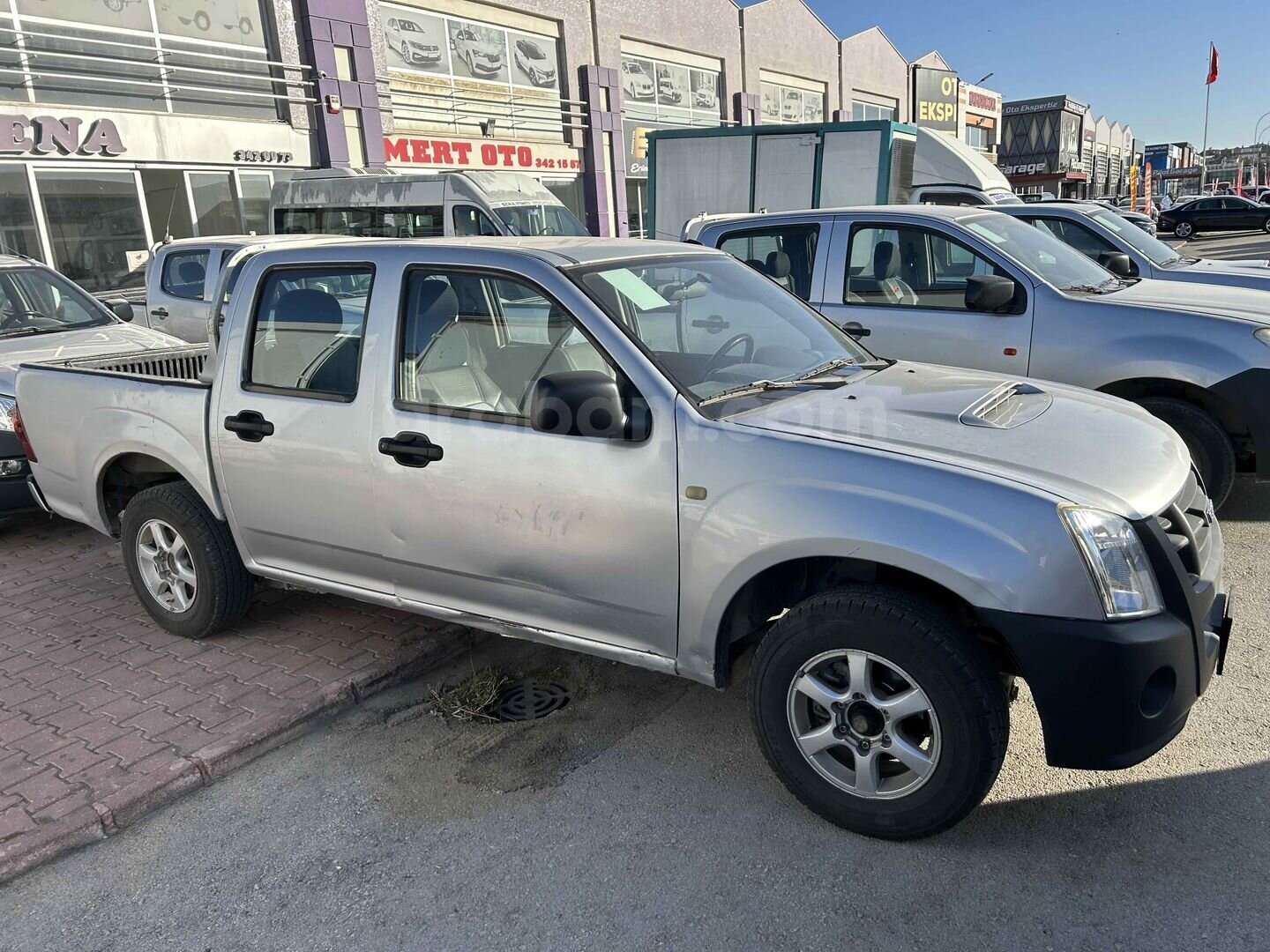 Galeriden Isuzu D-Max 2.5 4x2 2016 Model 7 adet 2011 3 adet 2013 2 adet 2016 2adetvar Konya 4