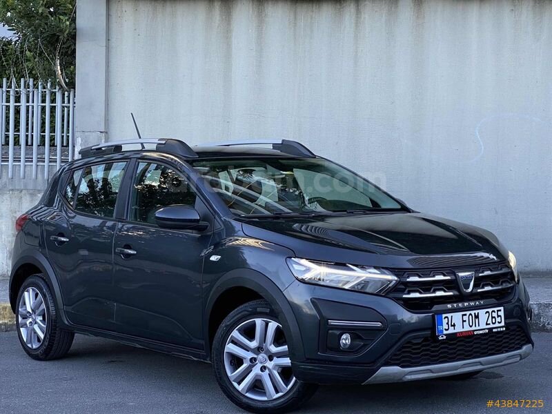 Galeriden Dacia Sandero 1.0 TCe Prestige 2022 Model İstanbul 180.000 km Füme