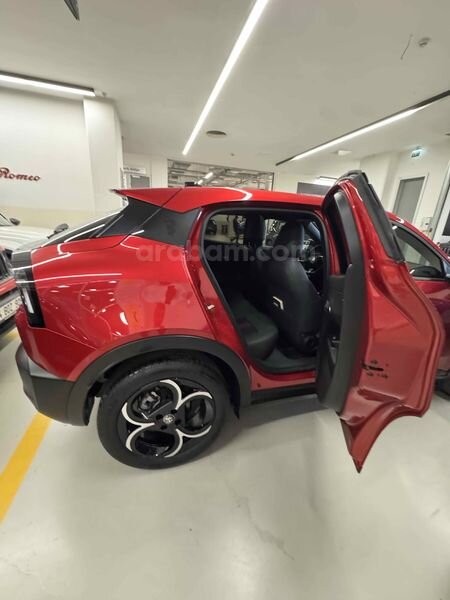 Sahibinden Alfa Romeo Junior Ibrida 1.2 speciale 2024 Model 5