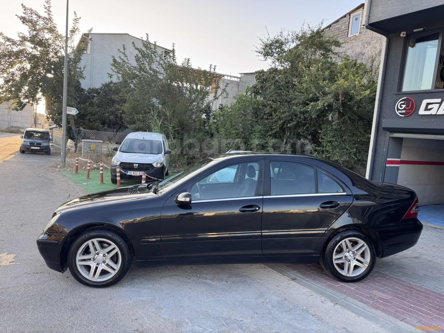 Galeriden Mercedes - Benz C 220 CDI Classic 2002 Model Bursa 409.000 km Siyah 5