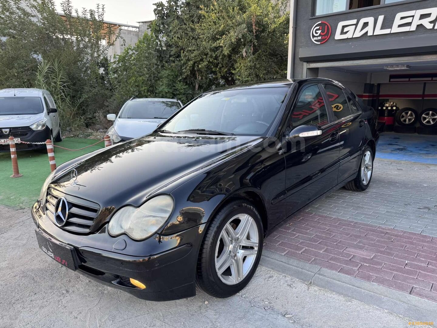 Galeriden Mercedes - Benz C 220 CDI Classic 2002 Model Bursa 409.000 km Siyah 3