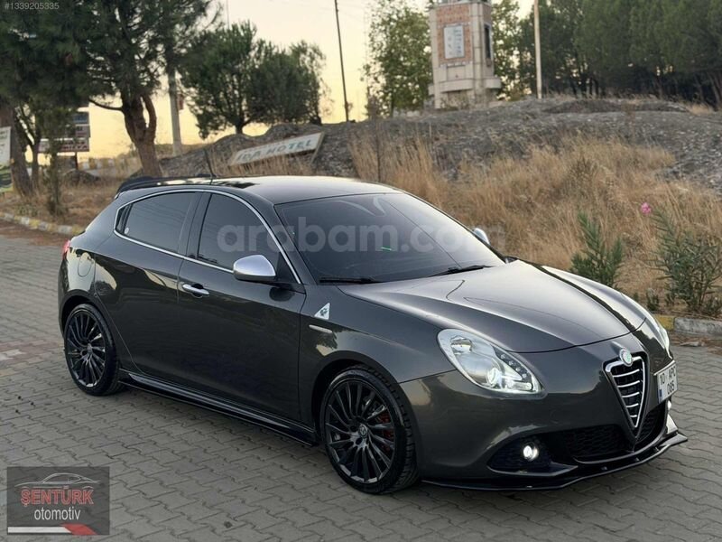 ŞENTÜRK'ten~ALFA ROMEO GİULİETTA~EMSALSİZ TEMİZLİKTE~DEĞİŞENSİZ 3
