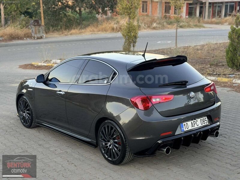 ŞENTÜRK'ten~ALFA ROMEO GİULİETTA~EMSALSİZ TEMİZLİKTE~DEĞİŞENSİZ 7