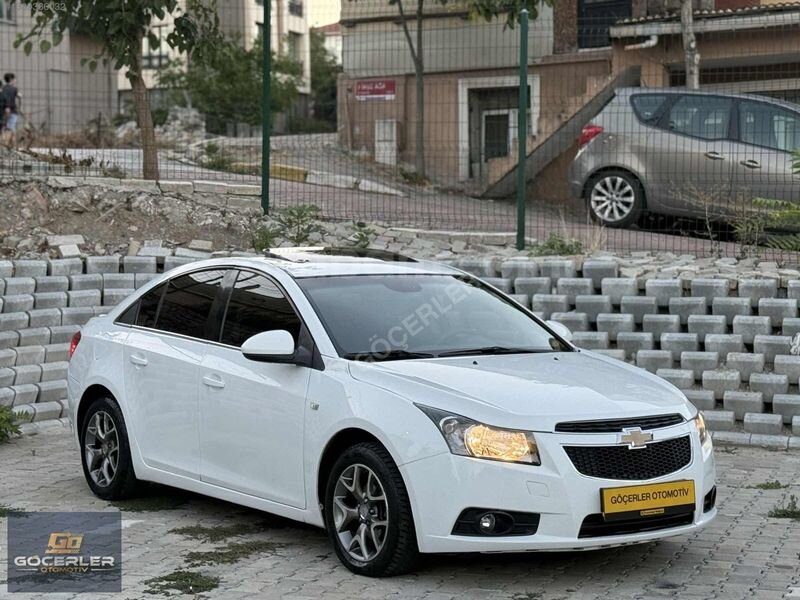 GÖÇERLER'DEN 2010 MODEL CRUZE SUNROOF DERİ KOLTUK TESLA EKRAN