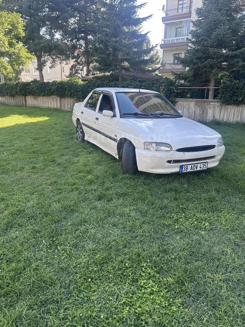 Galeriden Ford Escort 1.8 CLX 1996 Model Kayseri 255.000 km Beyaz 3