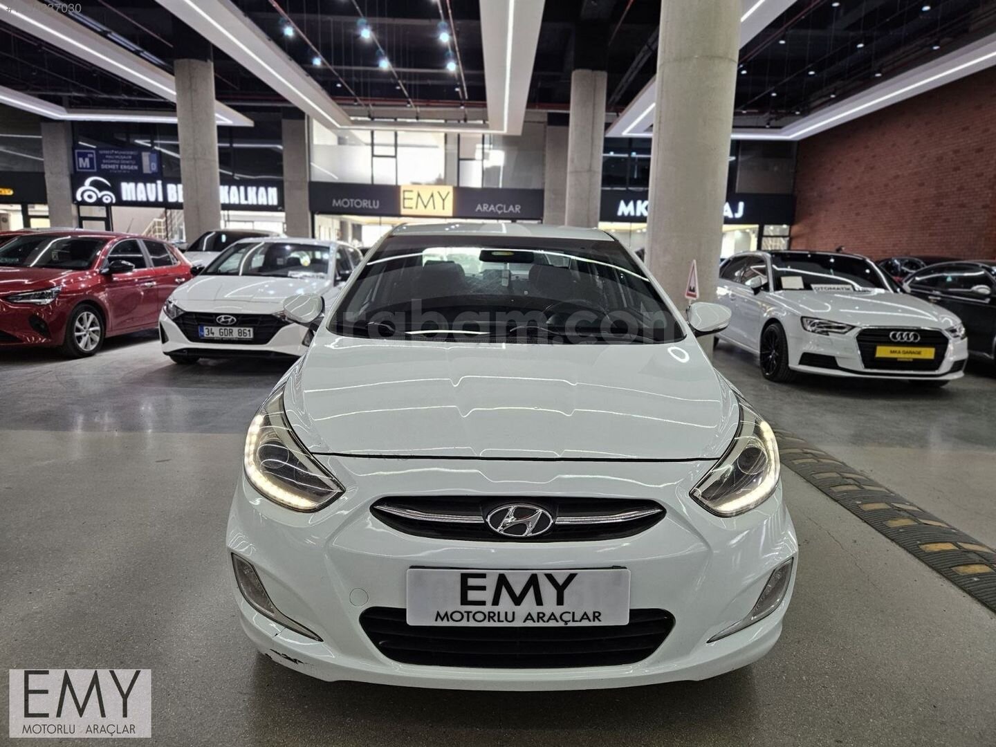 Galeriden Hyundai Accent Blue 1.6 CRDI Prime 2016 Model Ankara 200.000 km Beyaz 3