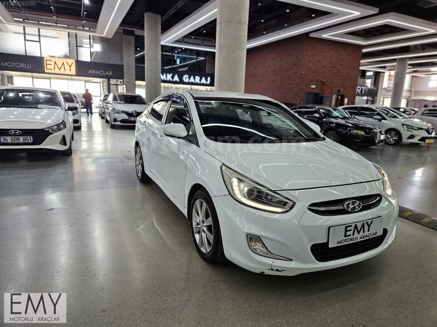 Galeriden Hyundai Accent Blue 1.6 CRDI Prime 2016 Model Ankara 200.000 km Beyaz 2