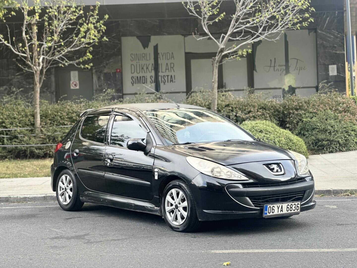 Galeriden Peugeot 206 1.4 HDi Comfort 2010 Model İstanbul 248.000 km Siyah 3