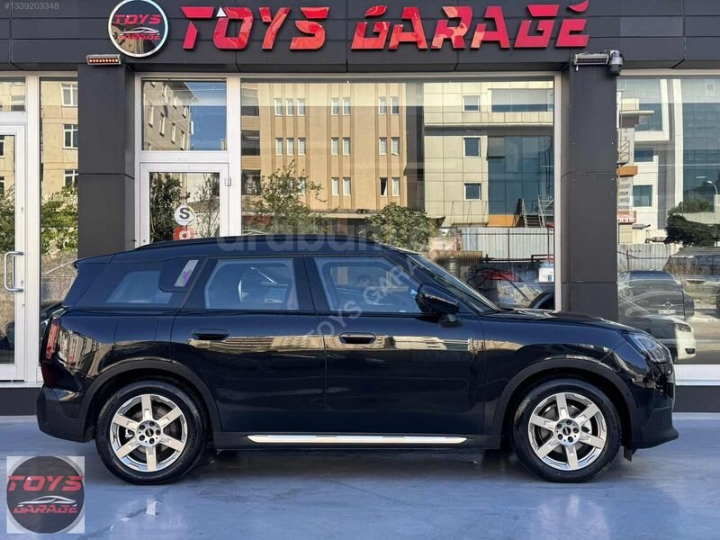 TOYS GARAGE 2025 MİNİ COUNTRYMAN 18.000KM HATASIZ SİYAH İÇİ TABA