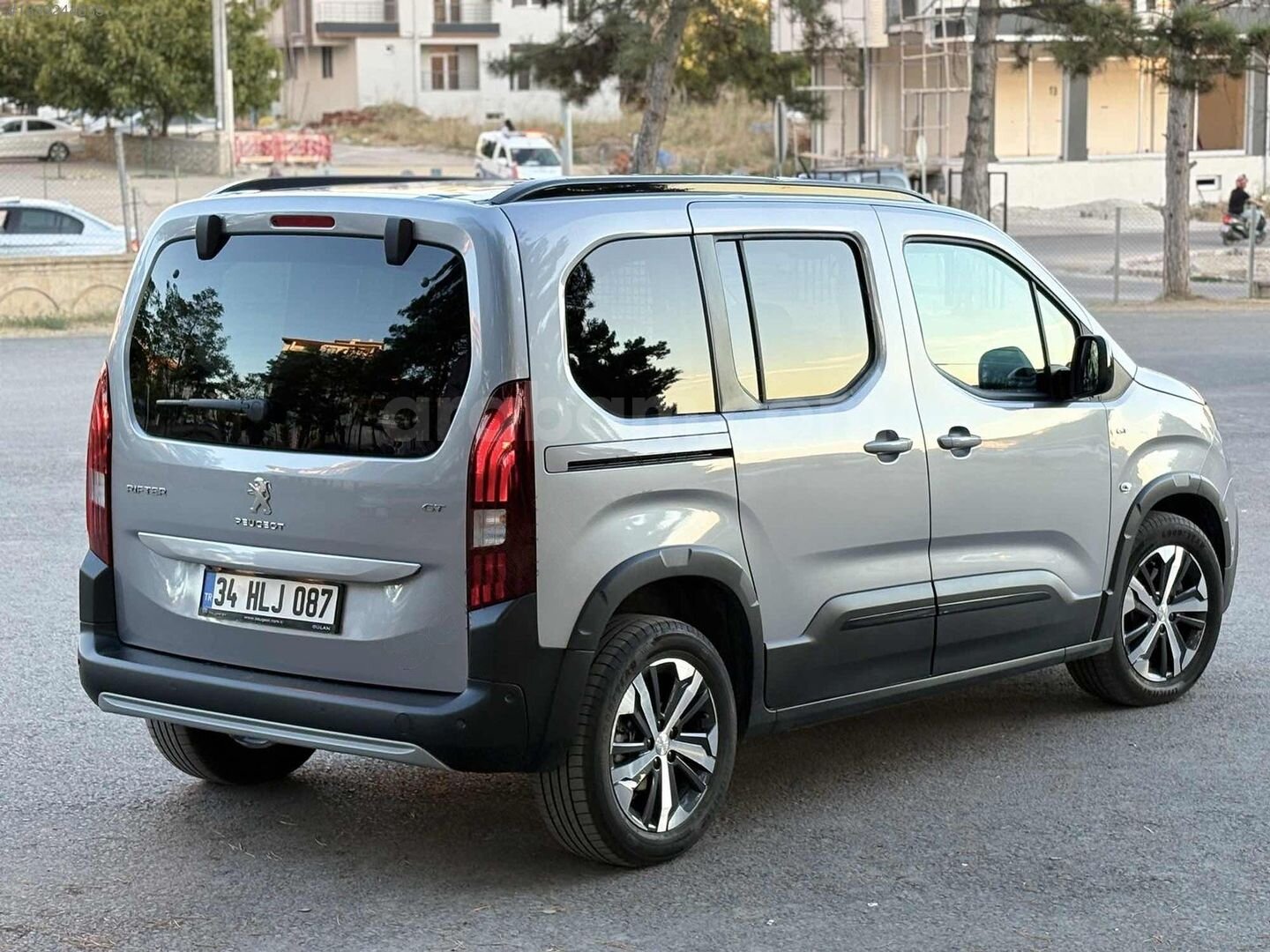 Galeriden Peugeot Rifter 1.5 BlueHDI GT 2023 Model Kırşehir 5.250 km Gri 5