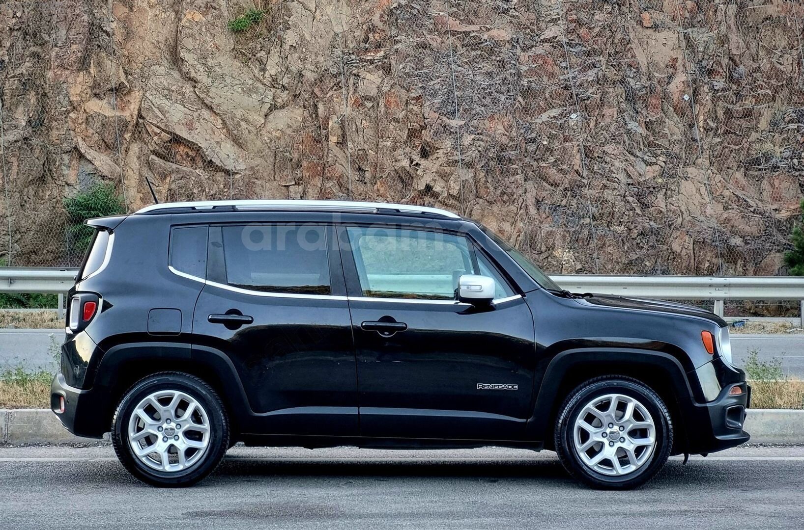 Galeriden Jeep Renegade 1.6 MultiJet Limited 2015 Model Çorum 196.500 km Siyah 6