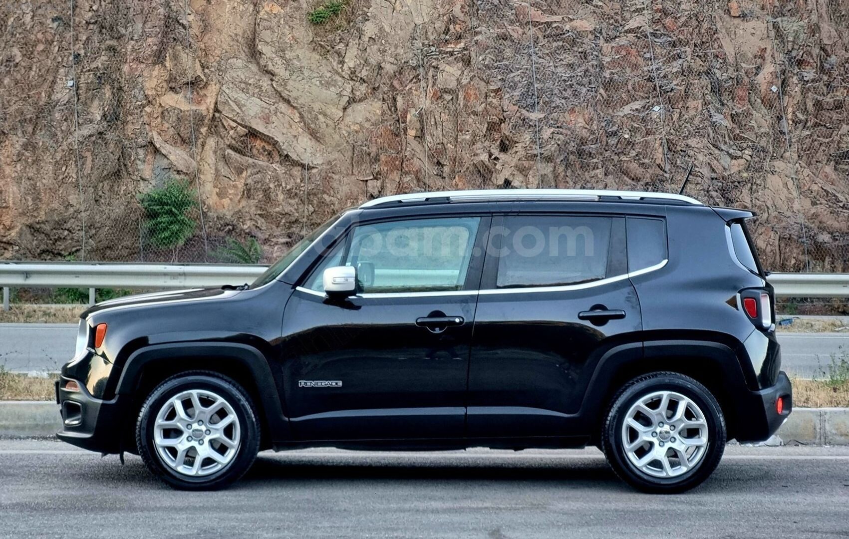 Galeriden Jeep Renegade 1.6 MultiJet Limited 2015 Model Çorum 196.500 km Siyah 7