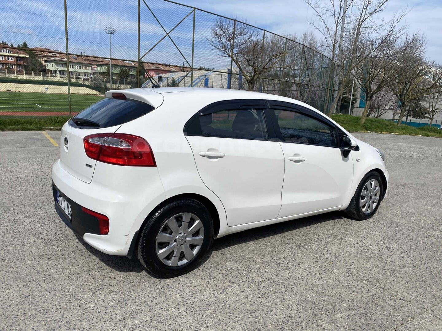 Sahibinden Kia Rio 1.4 CRDi Comfort 2016 Model Bakımlı Tertemiz Tramersiz 4