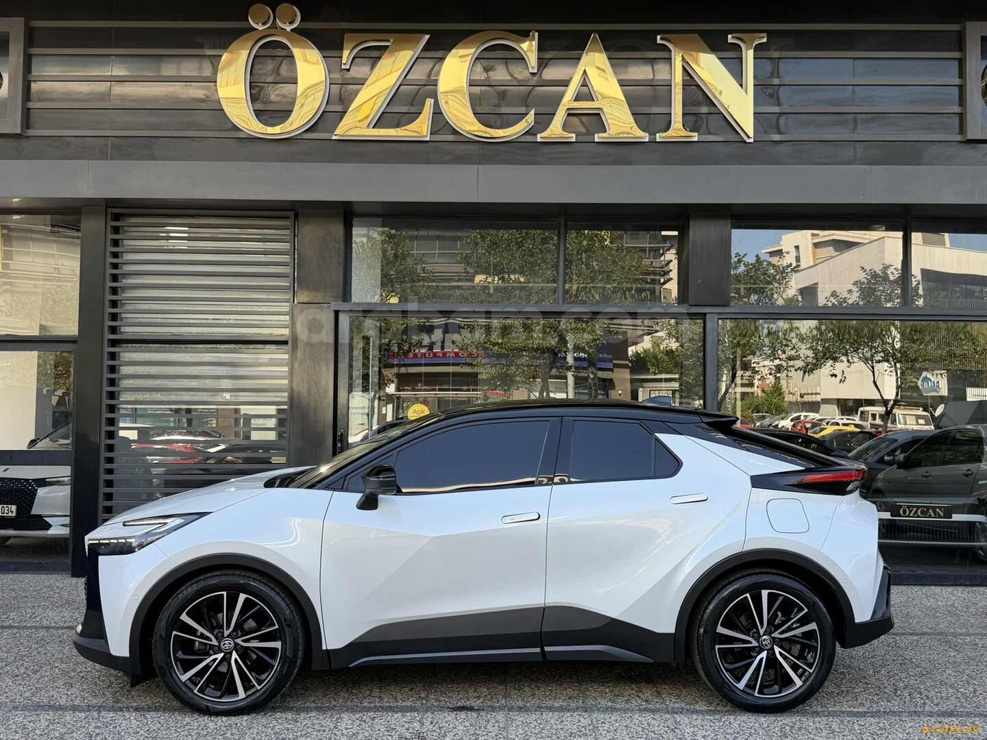 ÖZCAN''dan 2023 Model Toyota C-HR Passion X-Sport ''83.000''KM 5