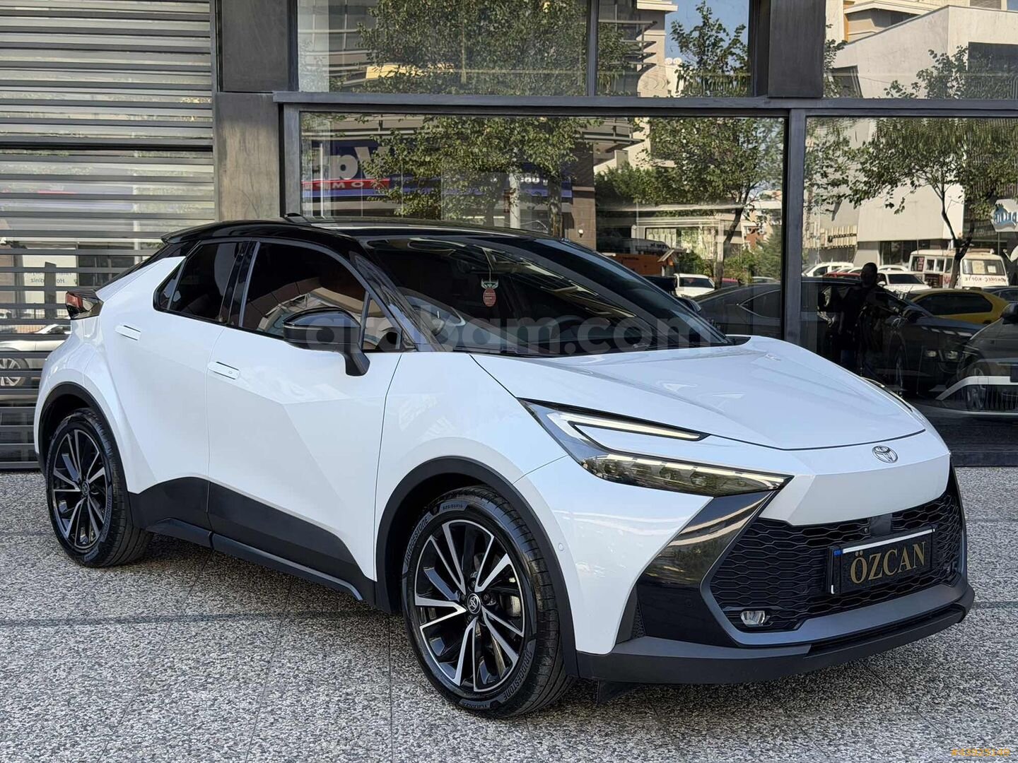 ÖZCAN''dan 2023 Model Toyota C-HR Passion X-Sport ''83.000''KM 4