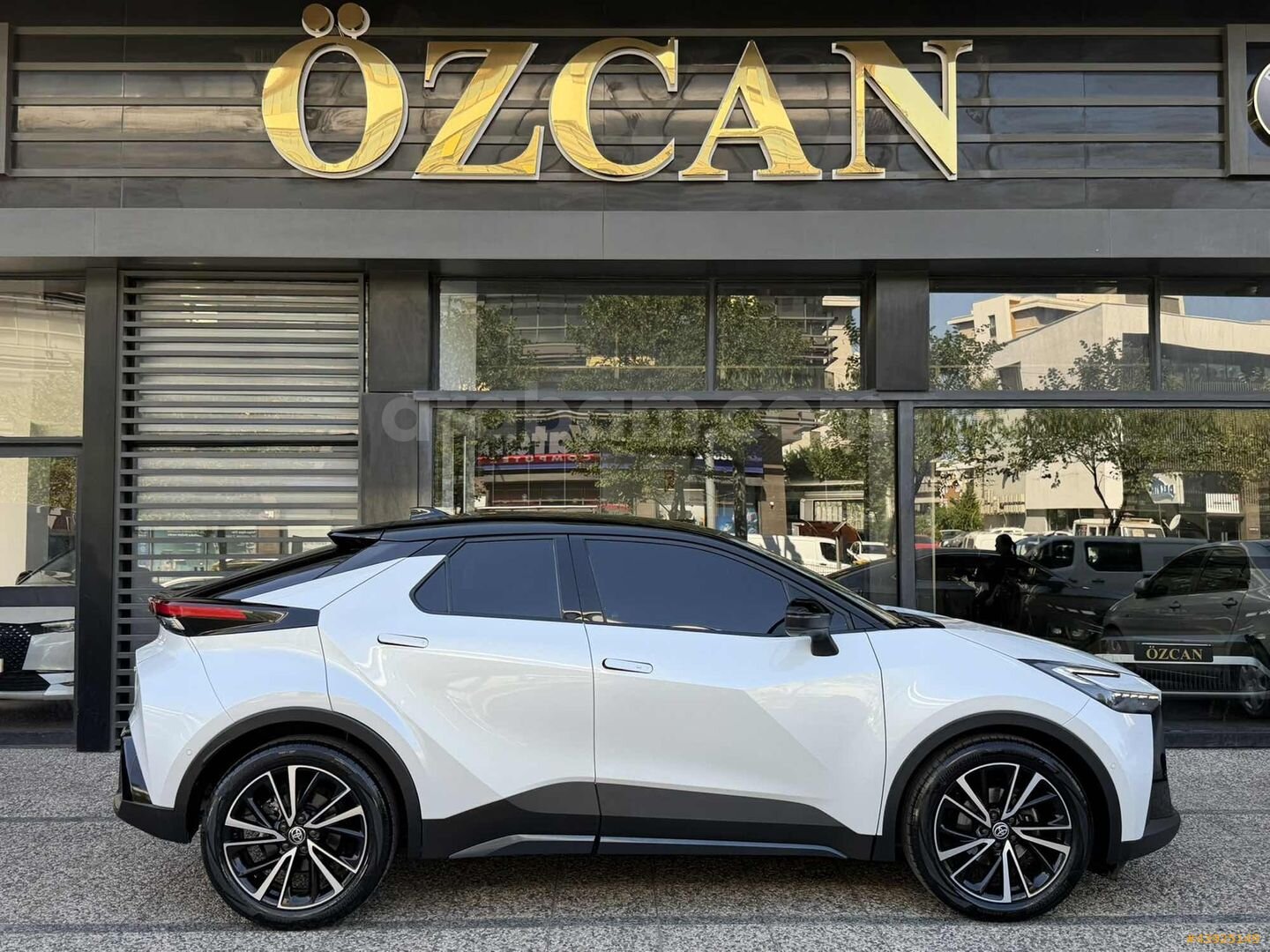 ÖZCAN''dan 2023 Model Toyota C-HR Passion X-Sport ''83.000''KM 1