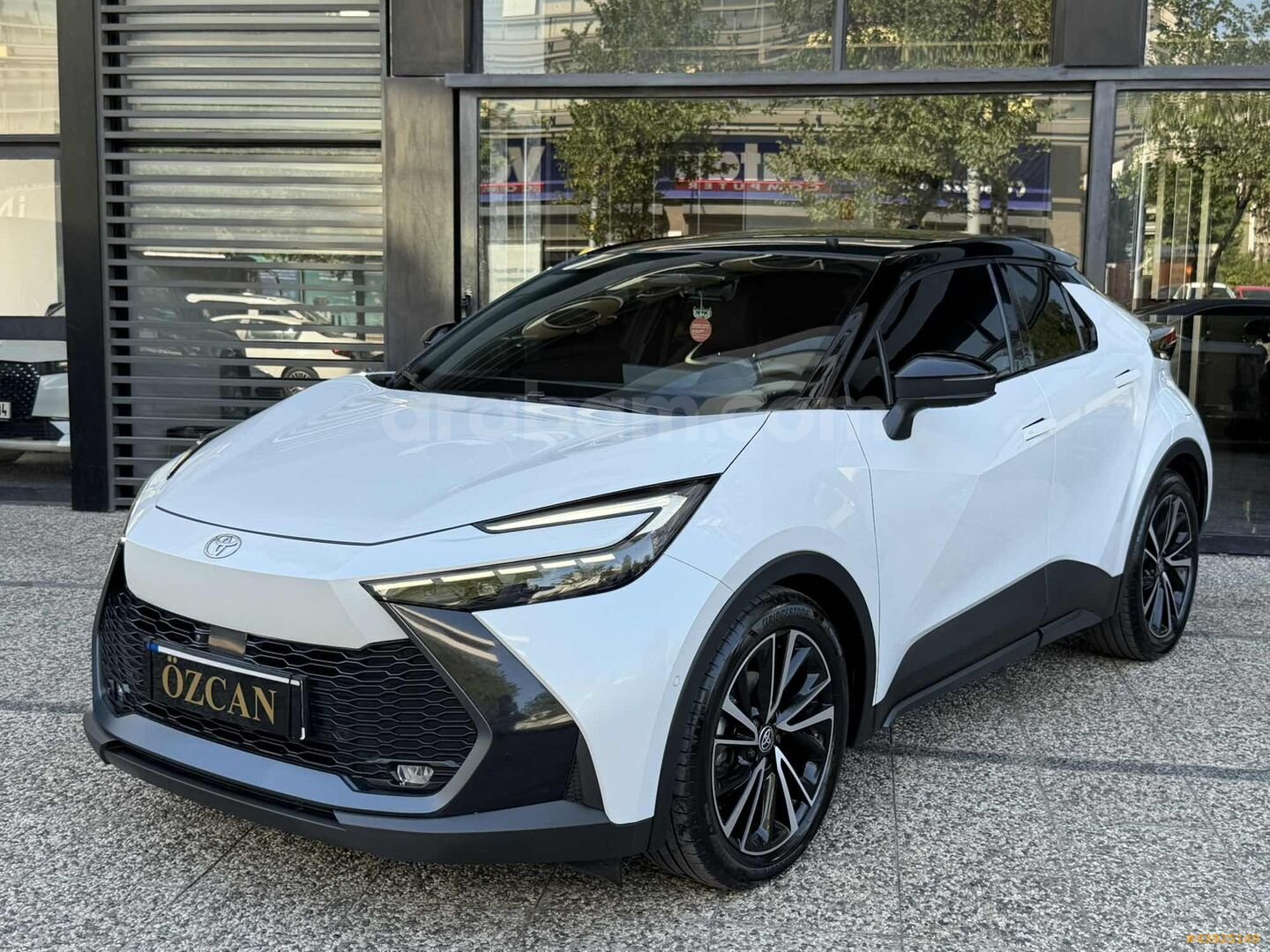 ÖZCAN''dan 2023 Model Toyota C-HR Passion X-Sport ''83.000''KM 2