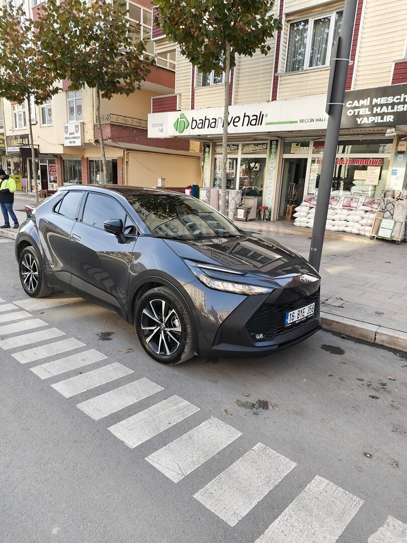 Ev alıcağım için Sahibinden Toyota C-HR 1.8 Hybrid Passion 2024 Model Panoromik cam tavan 4