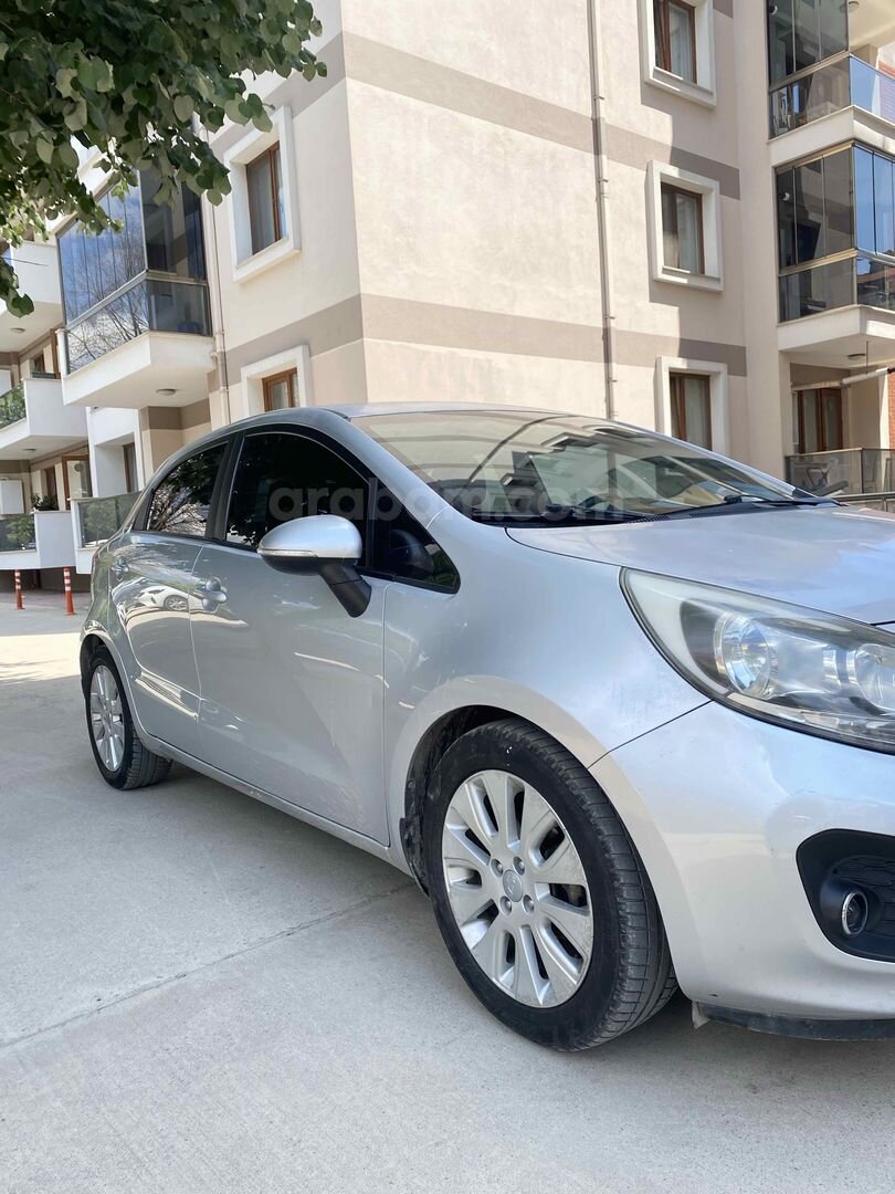 Sahibinden Kia Rio 1.25 CVVT Fancy 2014 Model 3