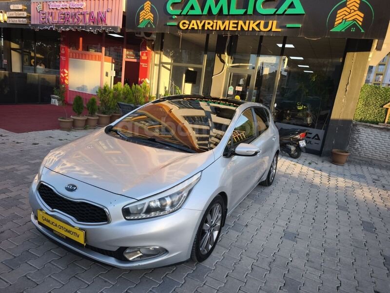 ÇAMLICADN KİA CEED 1.6 DİZEL FULL PAKET SUNROOF VE CAM TAVAN