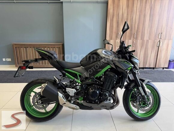 Galeriden Kawasaki Z 900 2024 Model İstanbul 6.600 km Yeşil