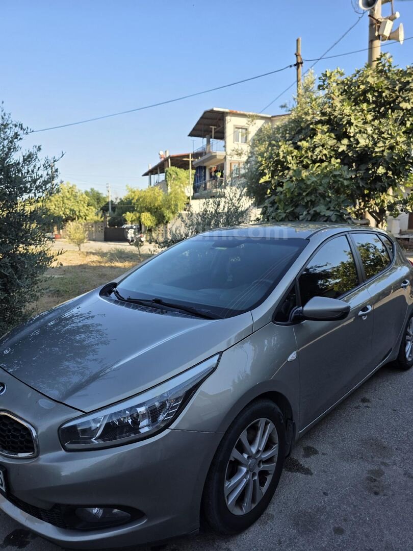 Sahibinden Kia Ceed 1.6 CRDi Comfort 2015 Model 3