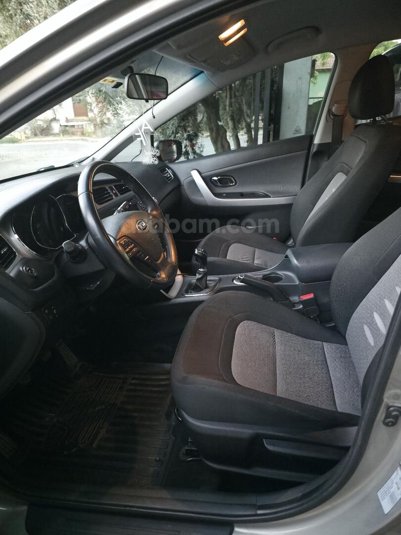 Sahibinden Kia Ceed 1.6 CRDi Comfort 2015 Model 7
