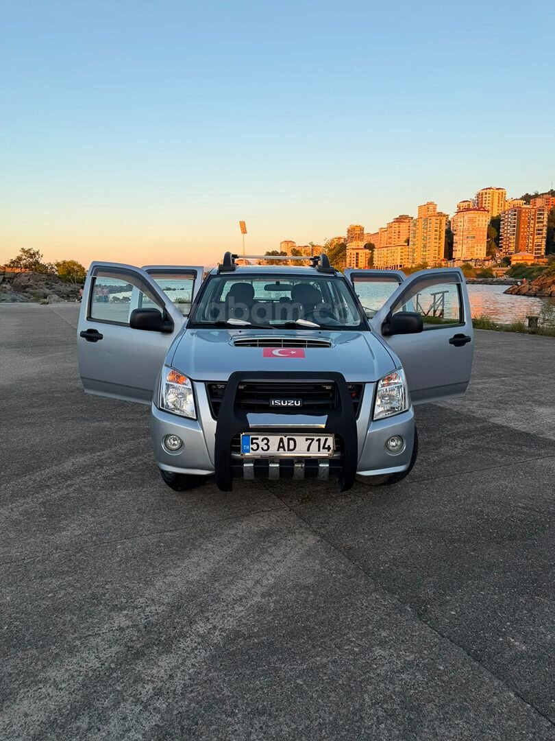 2011 ISUZU D-MAX 4x2 TEMİZ ARAÇ 2