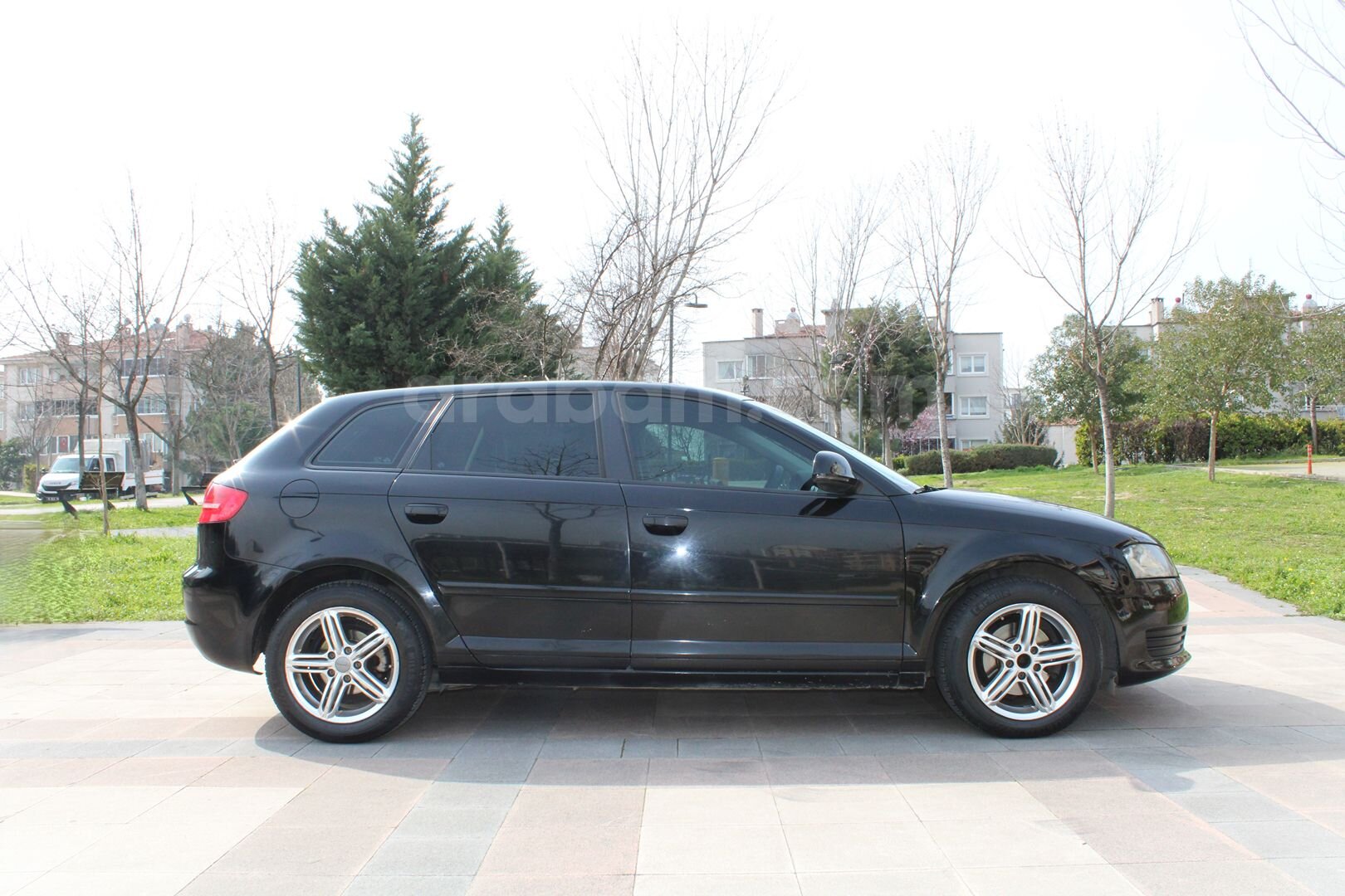 Galeriden Audi A3 Sportback 1.6 Attraction 2010 Model Bursa 110.000 km Siyah 3