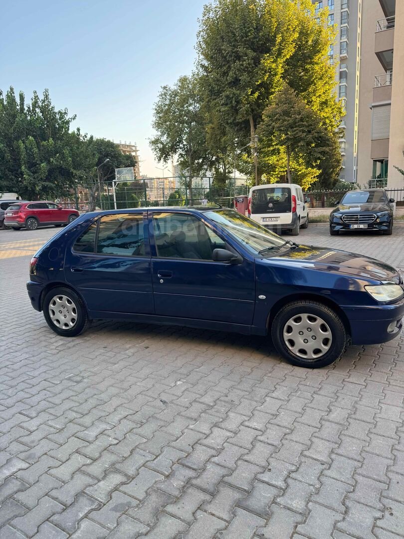 Galeriden Peugeot 306 1.6 Platinum 2000 Model İzmir 318.000 km Mavi (metalik) 3