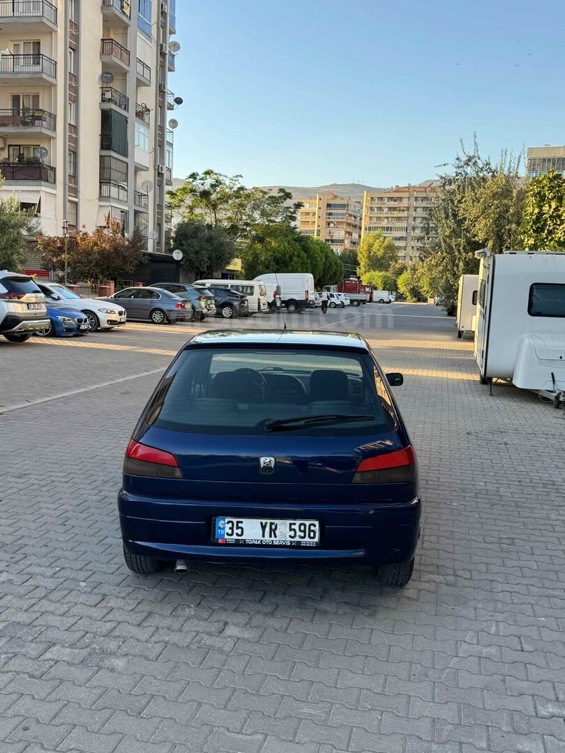 Galeriden Peugeot 306 1.6 Platinum 2000 Model İzmir 318.000 km Mavi (metalik) 4