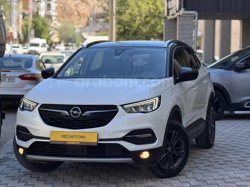 Galeriden Opel Grandland X 1.2 T Enjoy Black Edition 2020 Model Gümüşhane 136.000 km Beyaz