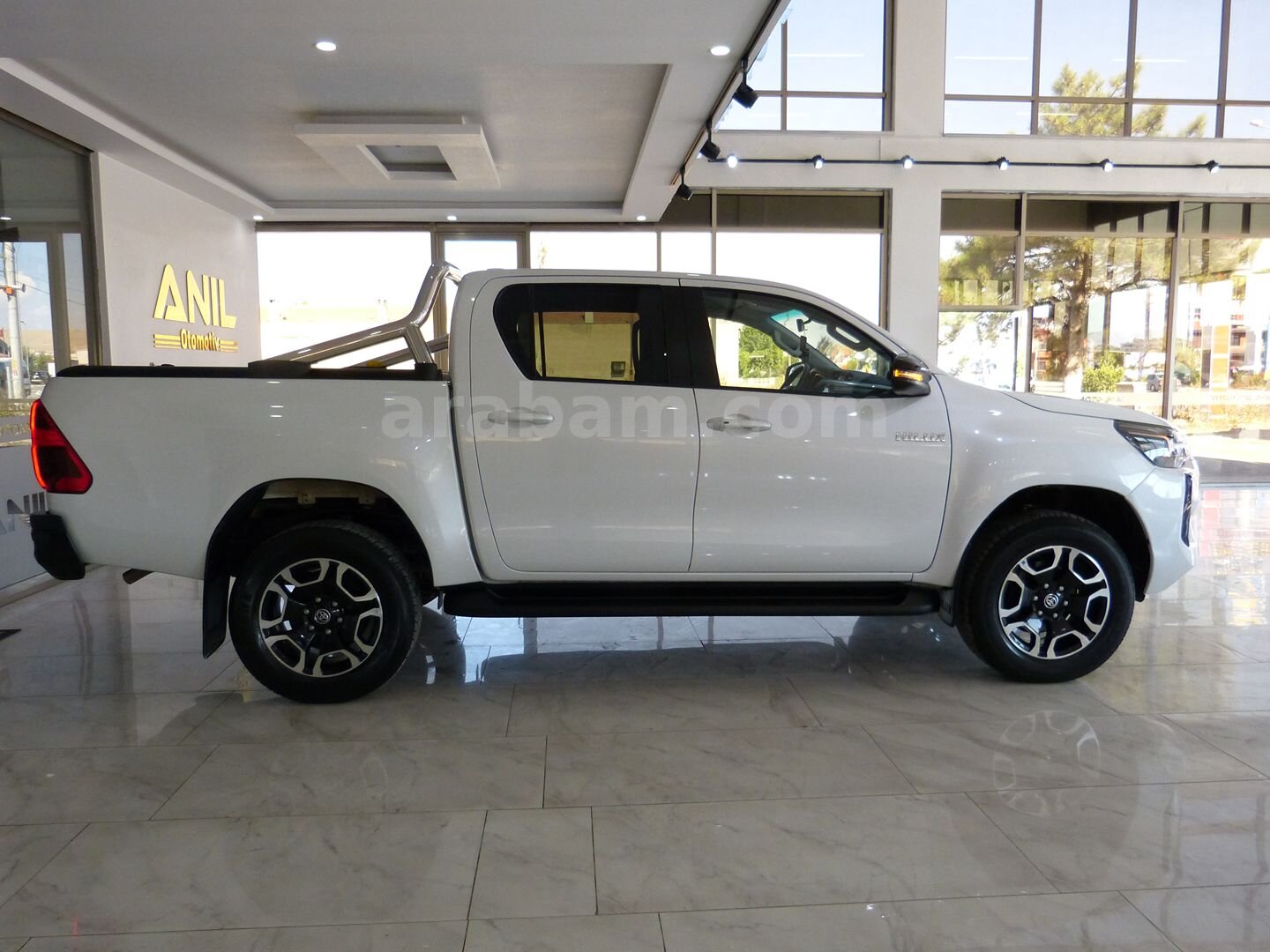 BOYASIZ 2025 HİLUX Hİ CRUİSER 2.4 4X2 SÜRGÜLÜ BAGAJ 4