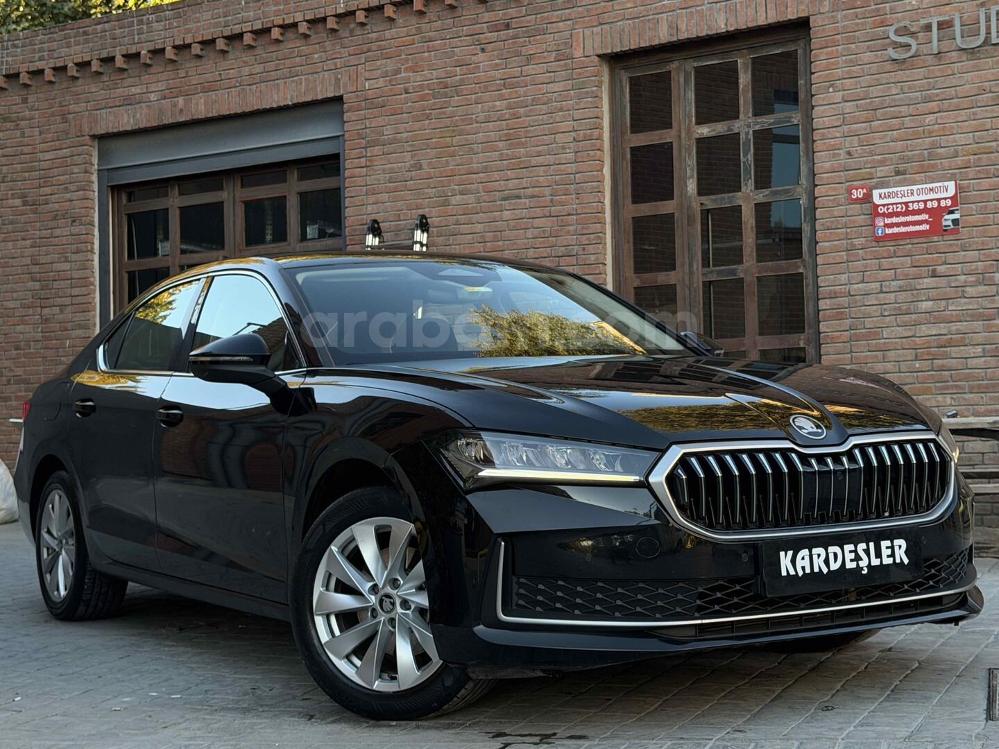 Galeriden Skoda SuperB 1.5 TSI Hybrid Premium 2025 Model İstanbul 53.500 km Siyah 1