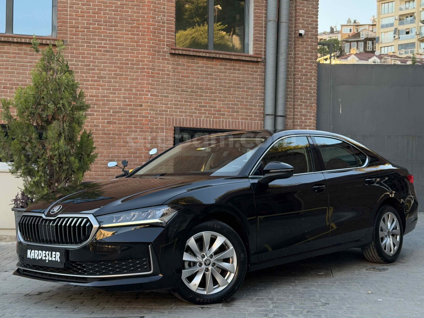 Galeriden Skoda SuperB 1.5 TSI Hybrid Premium 2025 Model İstanbul 53.500 km Siyah 3