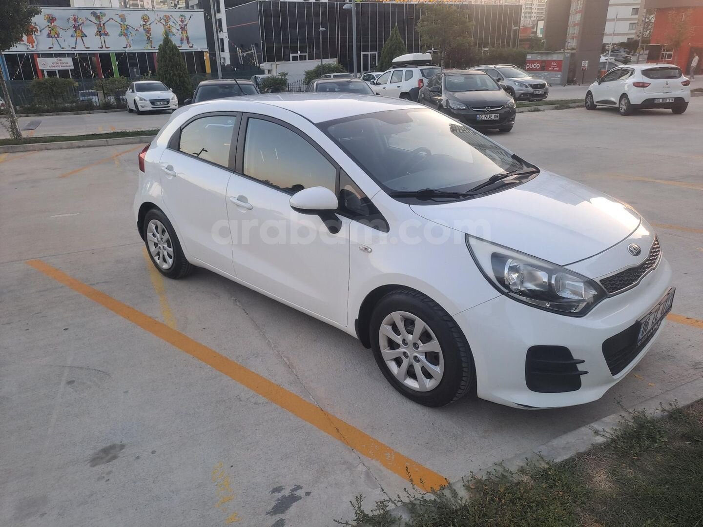 Sahibinden Kia Rio 1.4 CRDi Comfort 2015 Model 155.000 km Beyaz 5