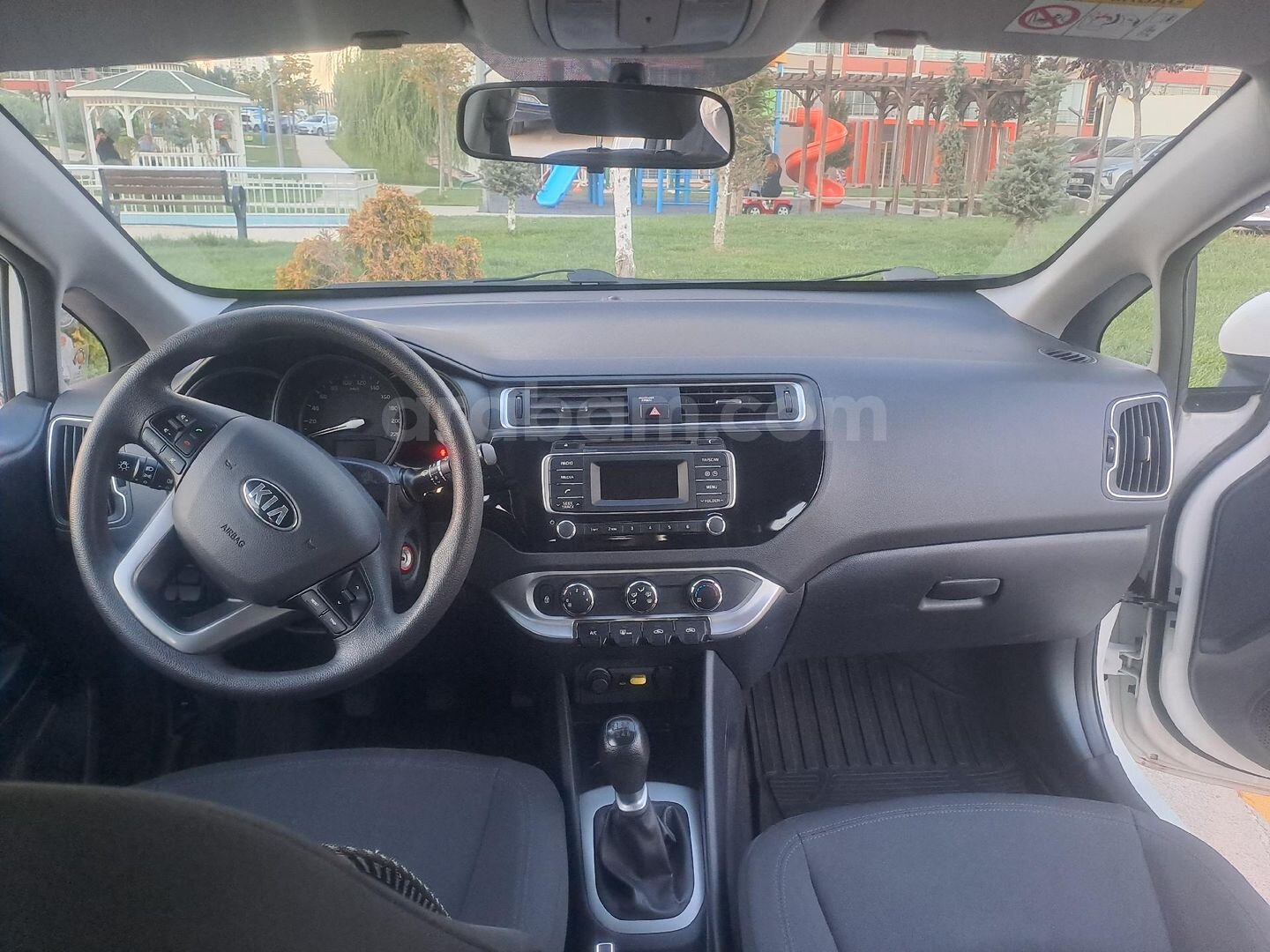 Sahibinden Kia Rio 1.4 CRDi Comfort 2015 Model 155.000 km Beyaz 7