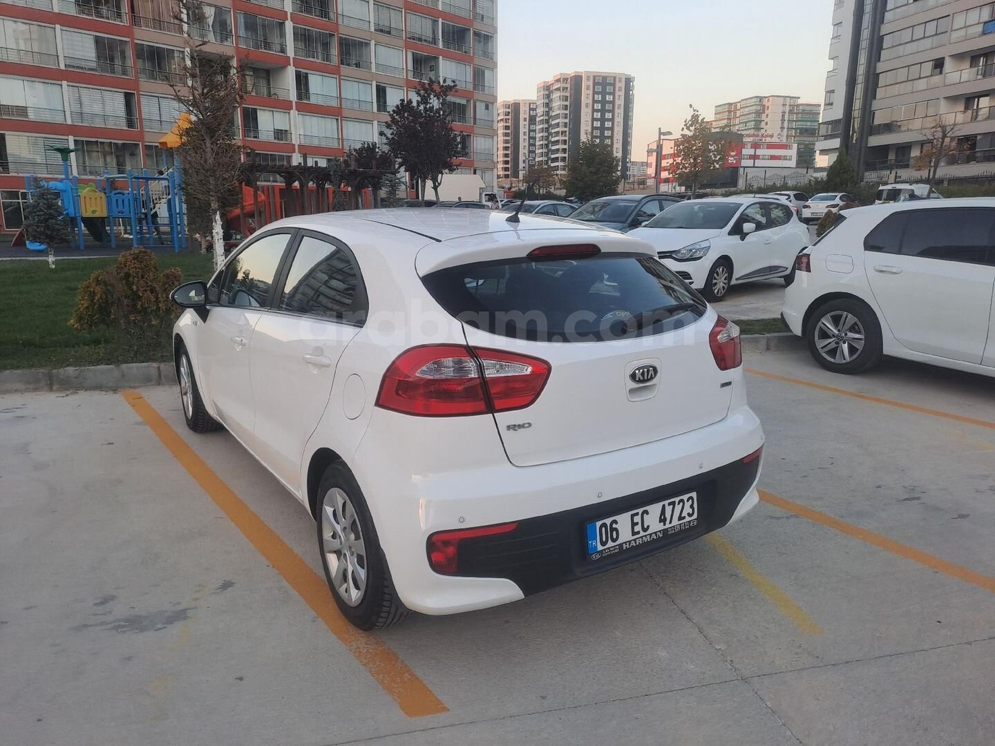 Sahibinden Kia Rio 1.4 CRDi Comfort 2015 Model 155.000 km Beyaz 3