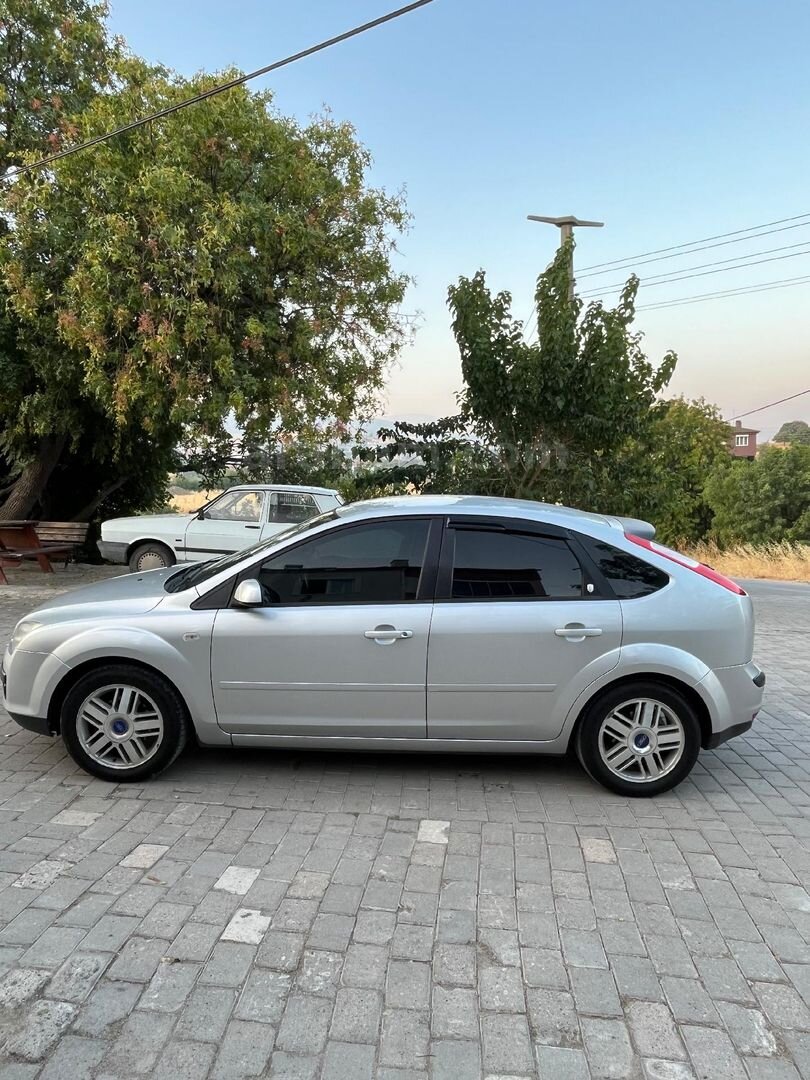 Sahibinden Ford Focus 1.6 Ghia 2006 Model 188.888 km Gri (Gümüş) 1