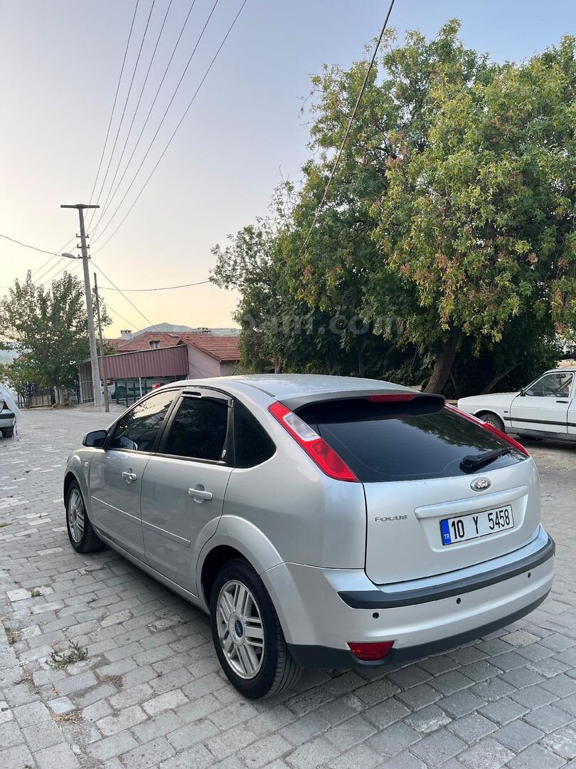 Sahibinden Ford Focus 1.6 Ghia 2006 Model 188.888 km Gri (Gümüş) 4
