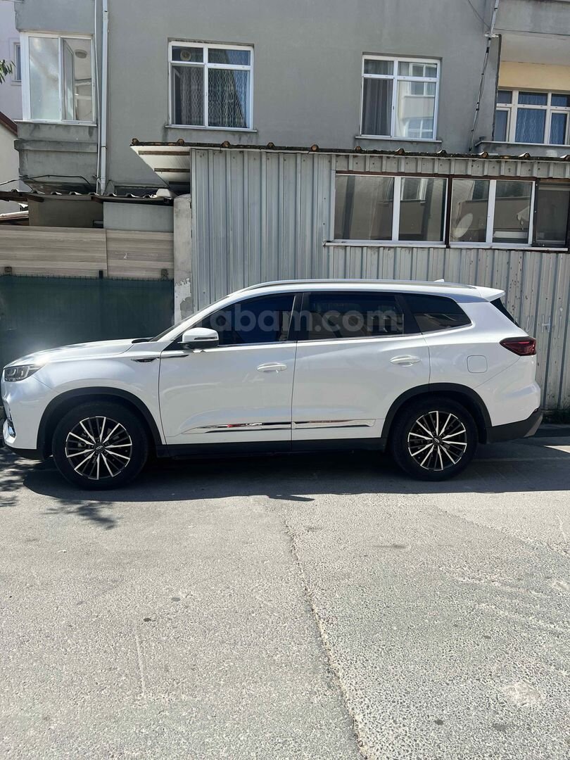 Sahibinden Chery Tiggo 8 Pro 1.6 TGDI Avantgarde 2024 Model 43.000 km Beyaz 2