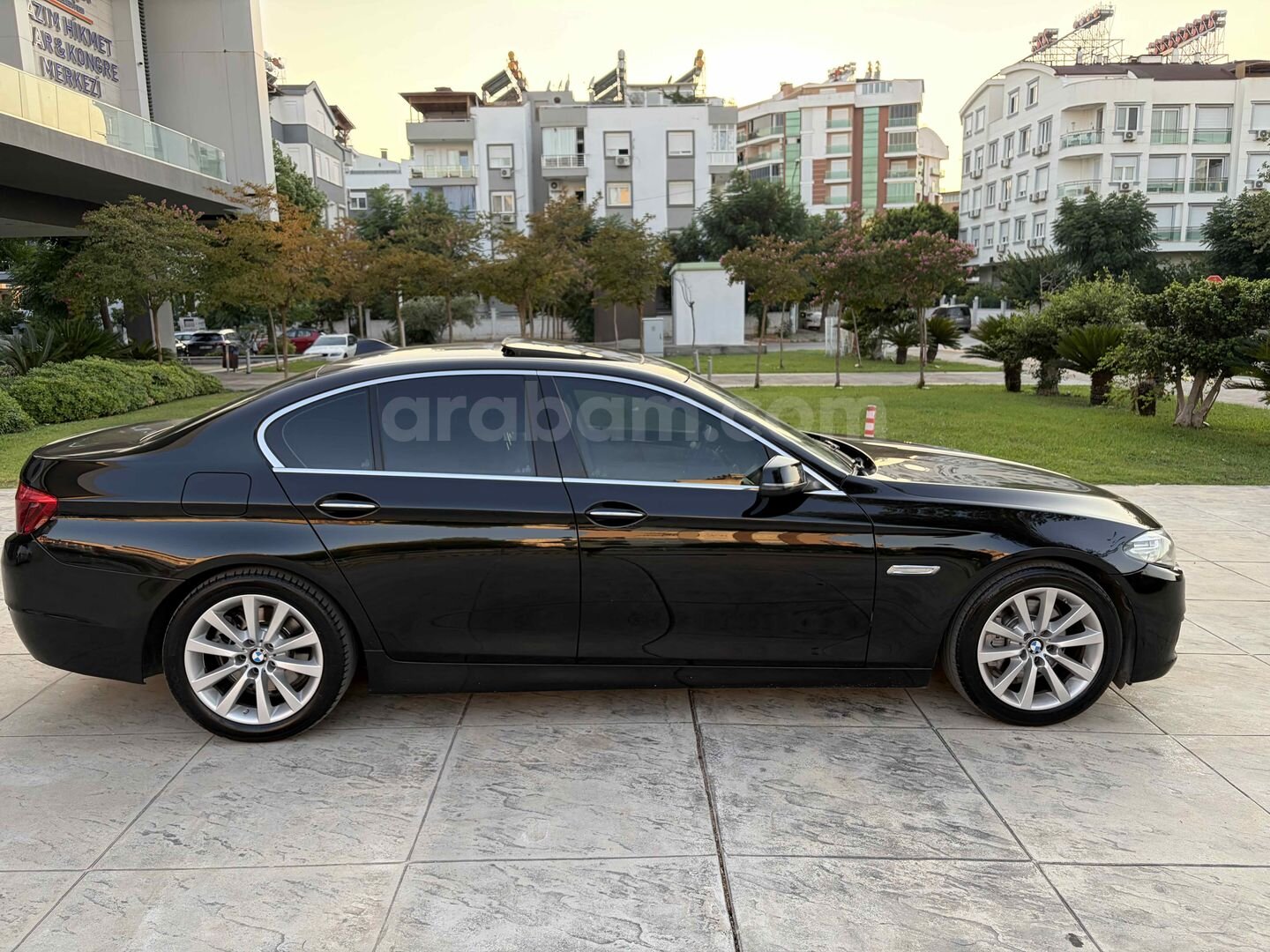 Galeriden BMW 5 Serisi 520i Executive 2016 Model Antalya 195.500 km Siyah 4