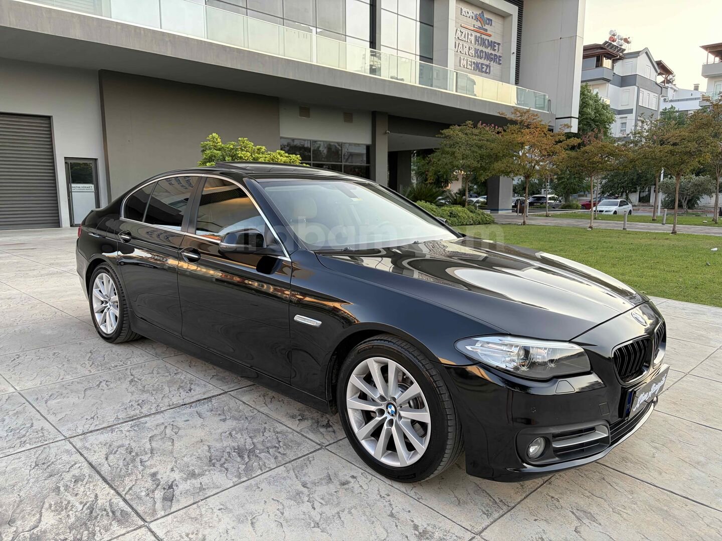 Galeriden BMW 5 Serisi 520i Executive 2016 Model Antalya 195.500 km Siyah 3