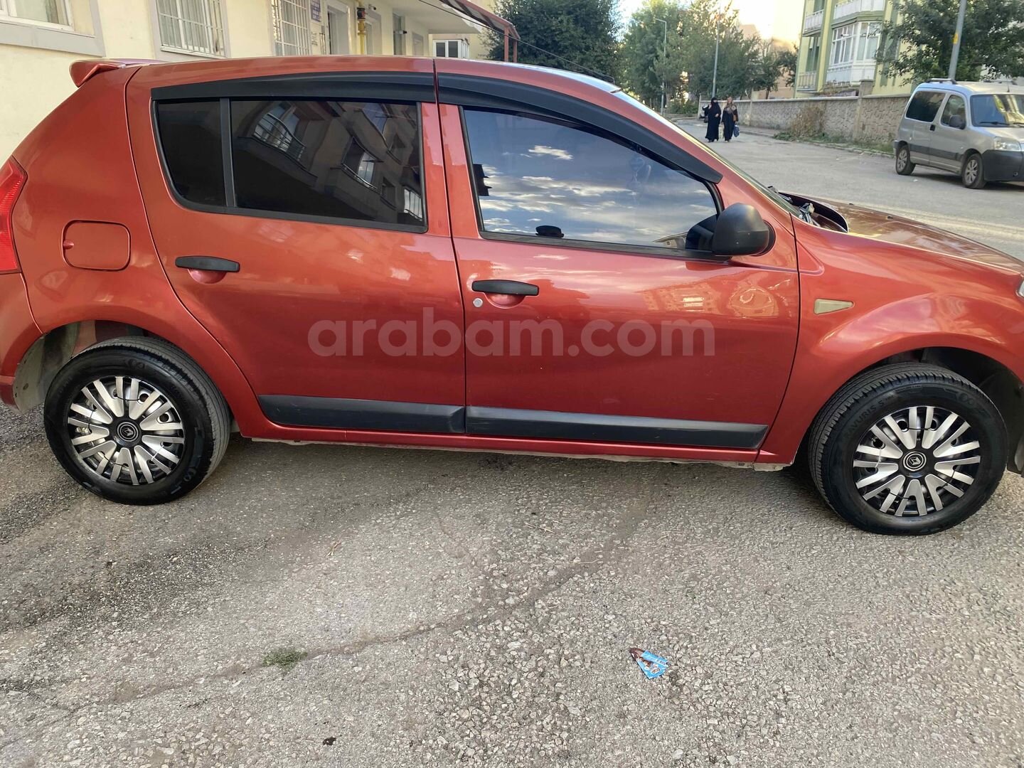 Sahibinden Dacia Sandero 1.4 Ambiance 2009 Model 200.000 km Kırmızı 4