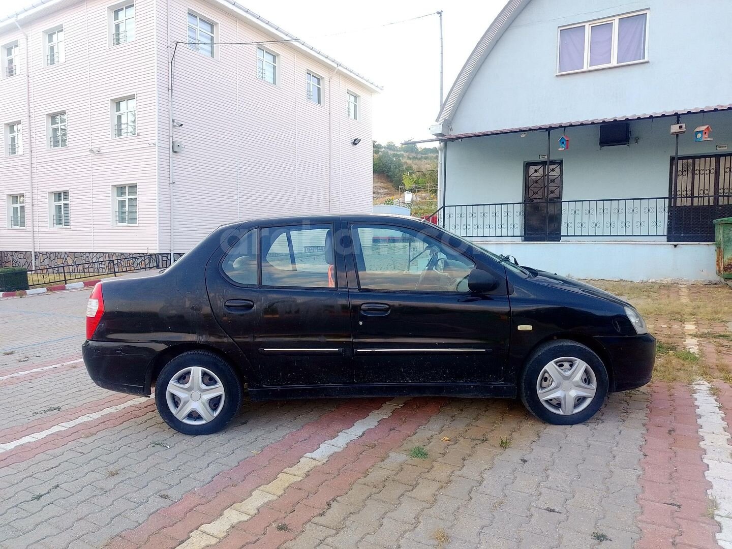 Sahibinden Tata Indigo 1.4 MPFI Comfort 2010 Model Kütahya 112.000 km Siyah 3