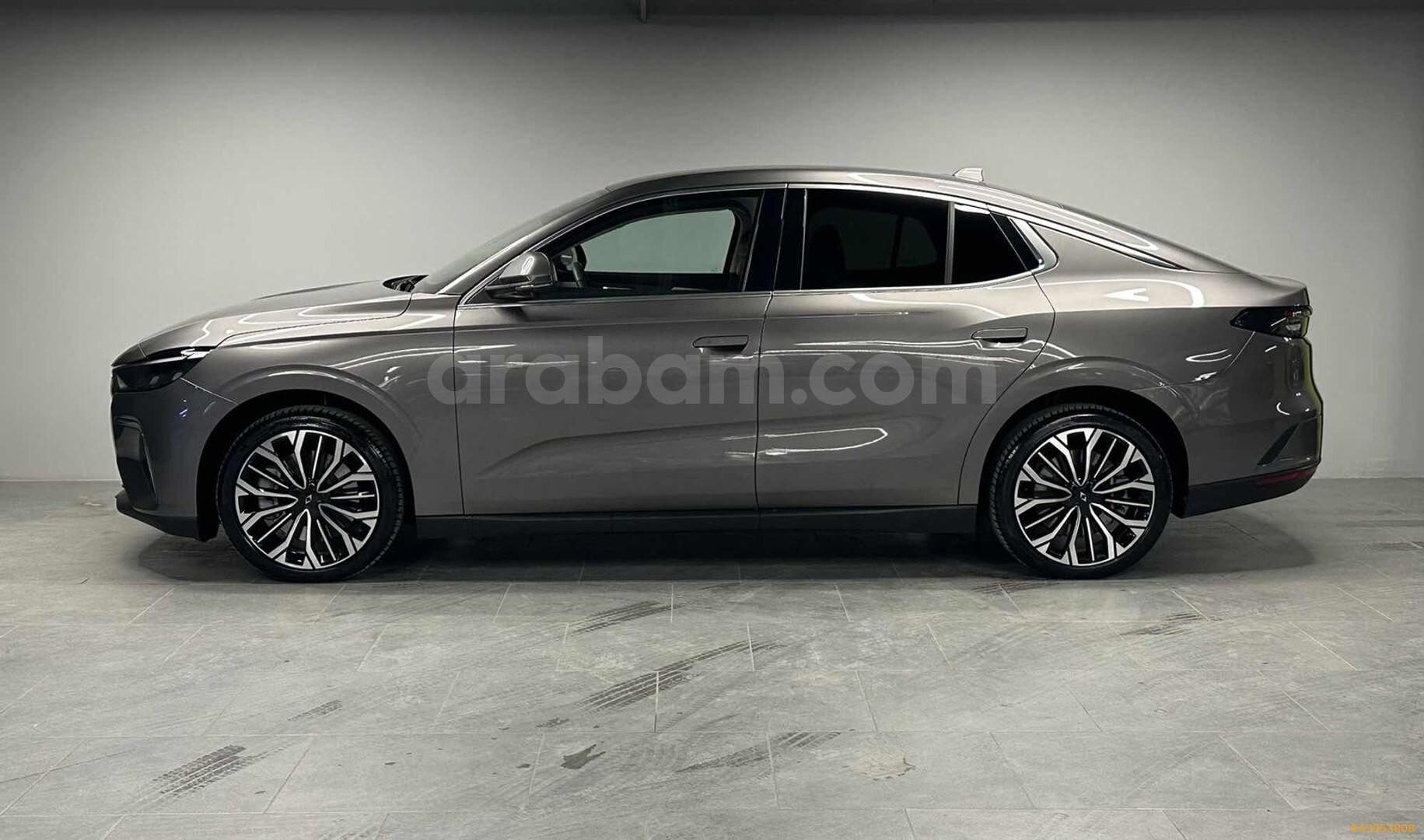 Galeriden TOGG T10F V2 Uzun Menzil 2025 Model İstanbul 11.000 km Füme 4